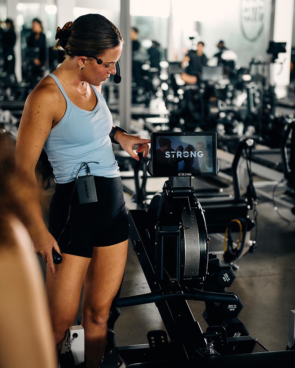Member adjusting the screen on a Rowformer